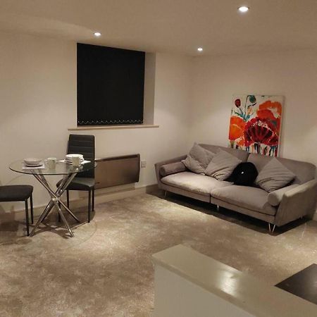 Lovely 1 Bedroom Apartment With Free Parking & Gym Kirkburton エクステリア 写真