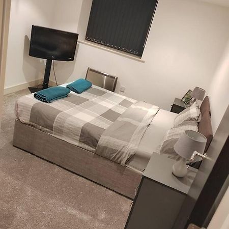 Lovely 1 Bedroom Apartment With Free Parking & Gym Kirkburton エクステリア 写真