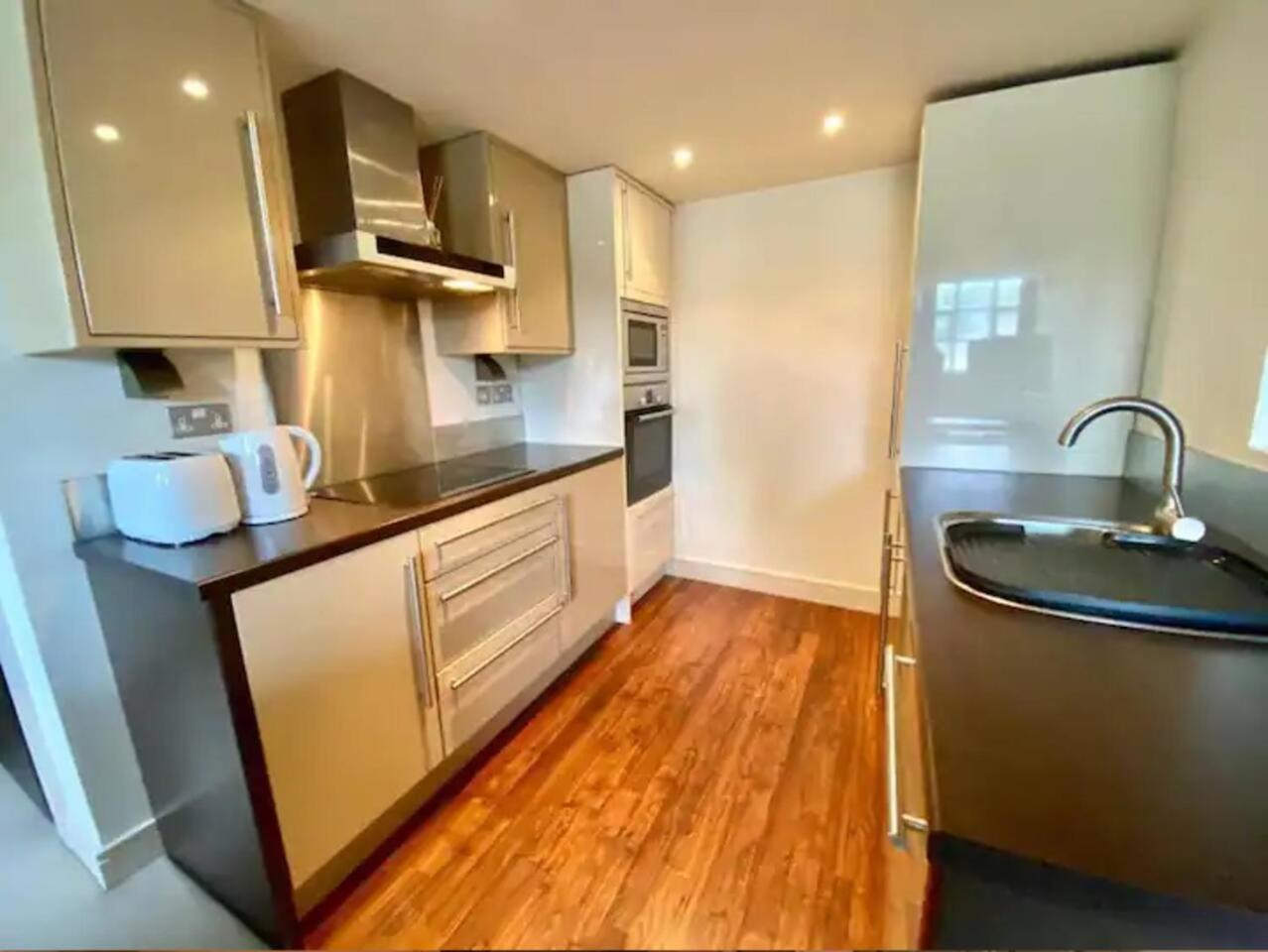 Lovely 1 Bedroom Apartment With Free Parking & Gym Kirkburton エクステリア 写真