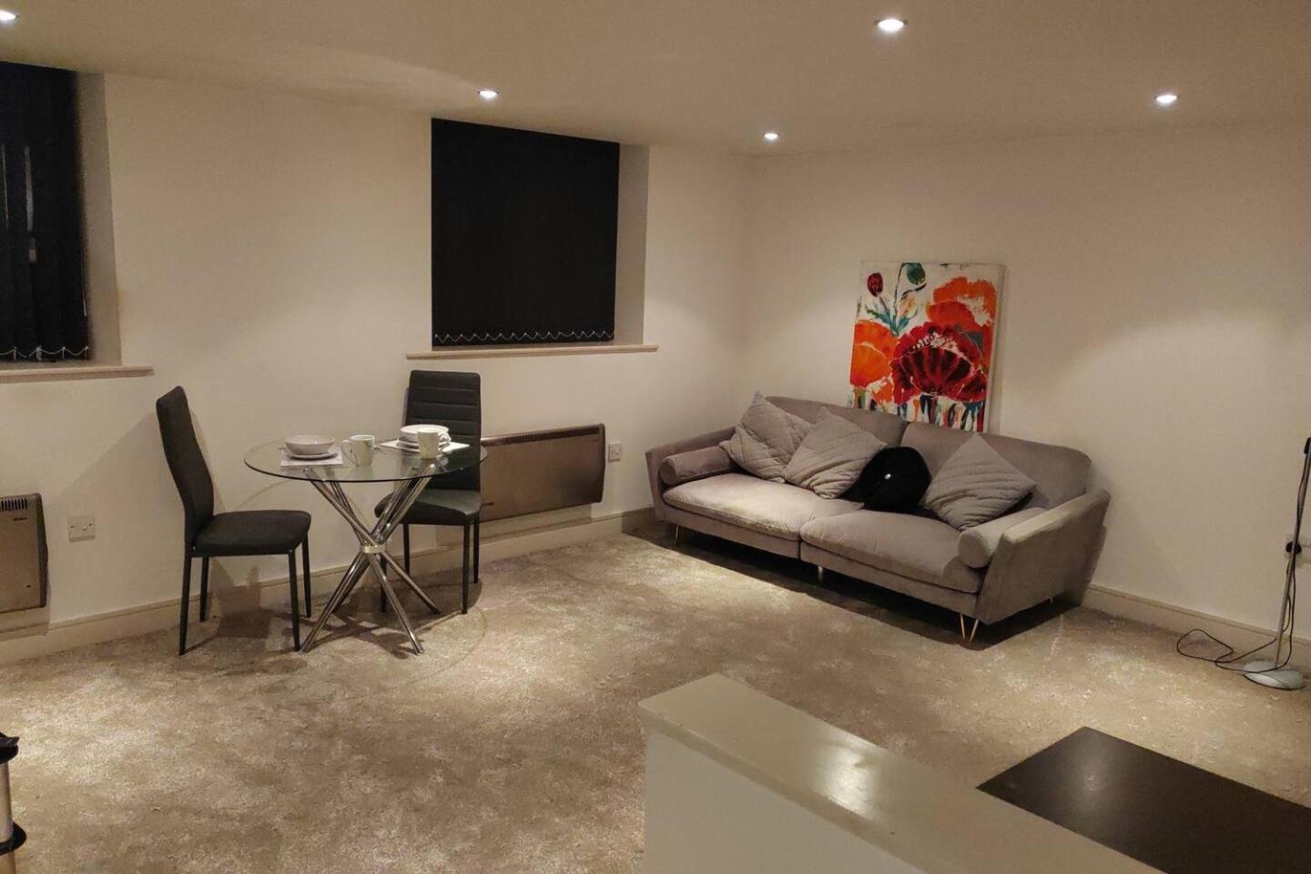 Lovely 1 Bedroom Apartment With Free Parking & Gym Kirkburton エクステリア 写真