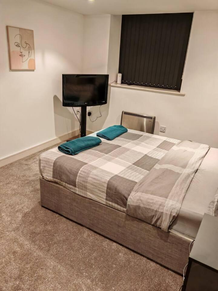 Lovely 1 Bedroom Apartment With Free Parking & Gym Kirkburton エクステリア 写真