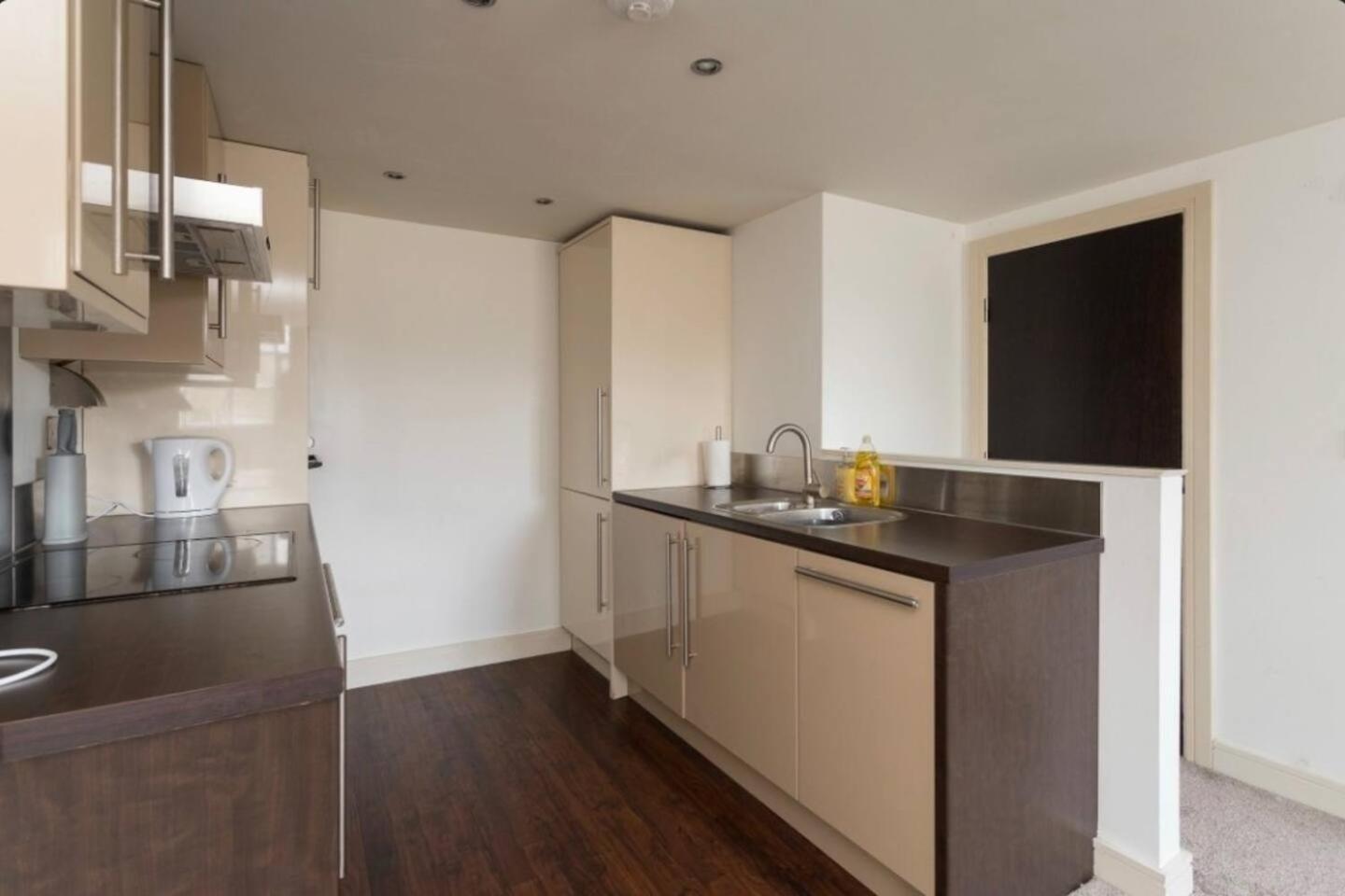 Lovely 1 Bedroom Apartment With Free Parking & Gym Kirkburton エクステリア 写真