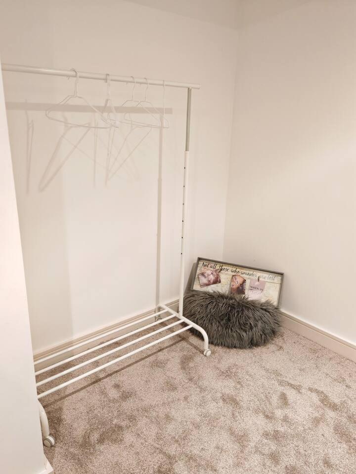 Lovely 1 Bedroom Apartment With Free Parking & Gym Kirkburton エクステリア 写真