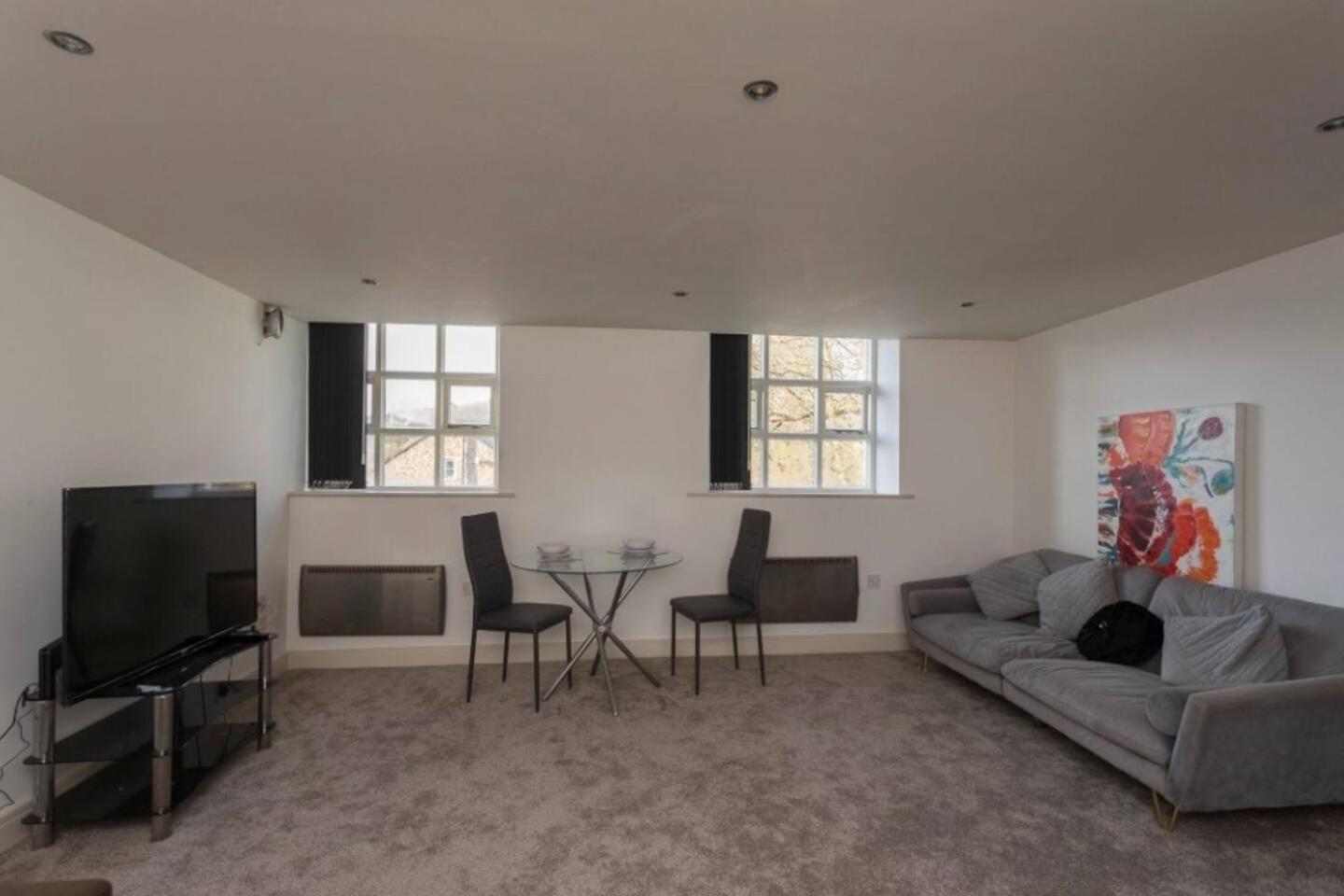 Lovely 1 Bedroom Apartment With Free Parking & Gym Kirkburton エクステリア 写真