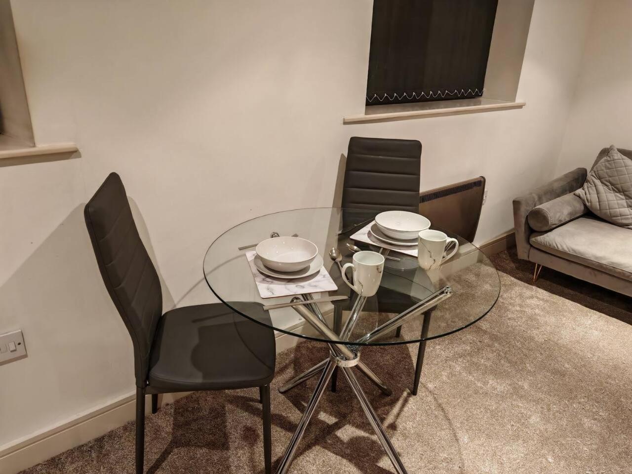Lovely 1 Bedroom Apartment With Free Parking & Gym Kirkburton エクステリア 写真