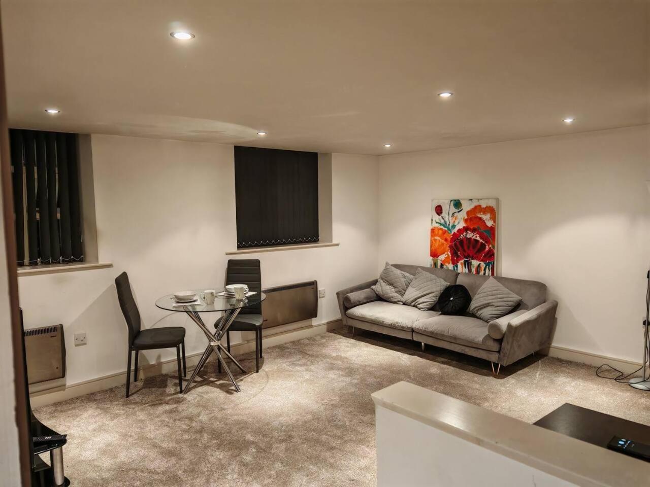Lovely 1 Bedroom Apartment With Free Parking & Gym Kirkburton エクステリア 写真