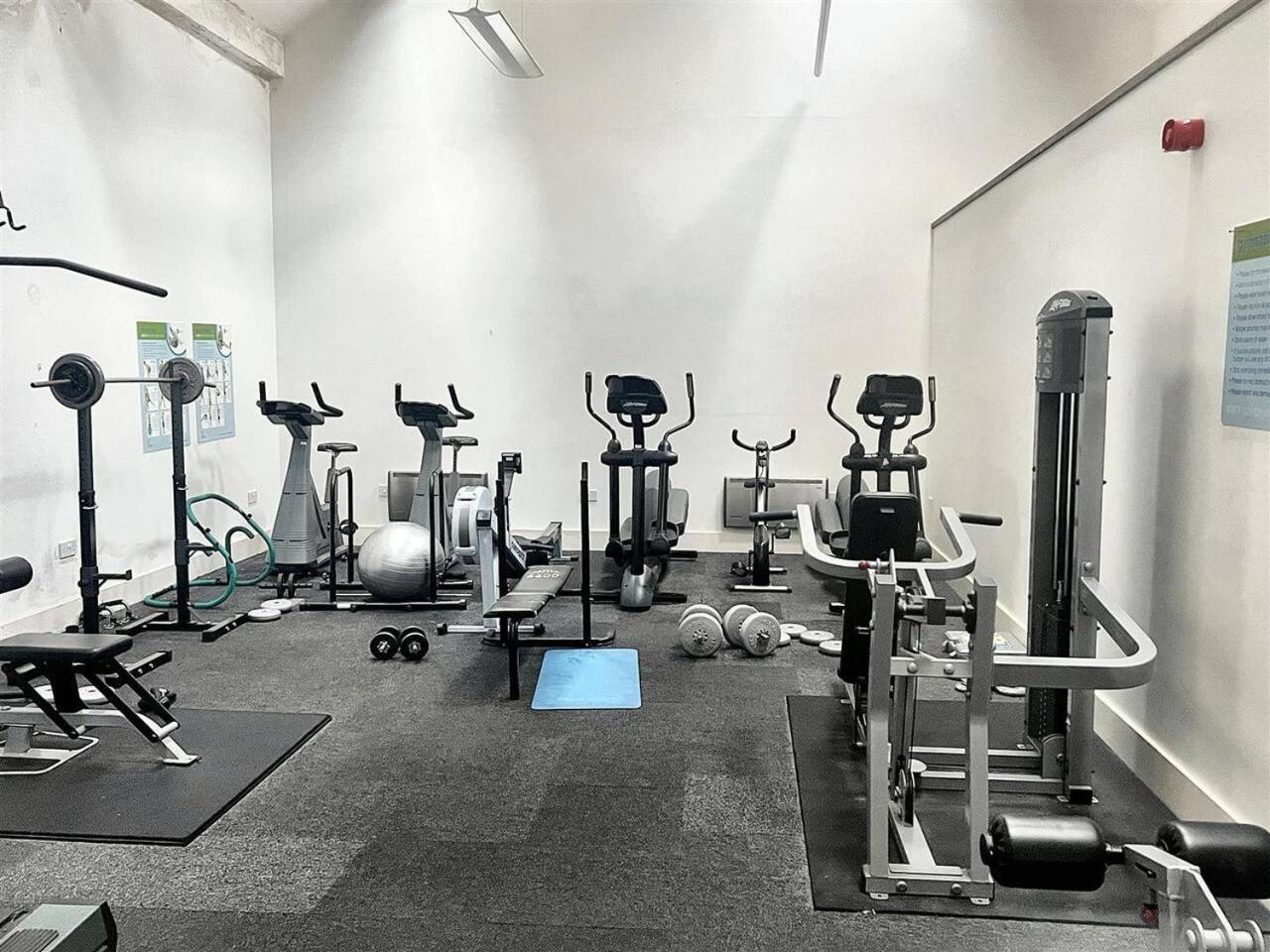 Lovely 1 Bedroom Apartment With Free Parking & Gym Kirkburton エクステリア 写真