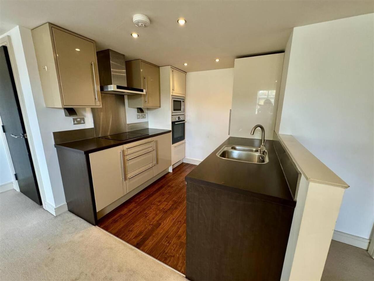 Lovely 1 Bedroom Apartment With Free Parking & Gym Kirkburton エクステリア 写真