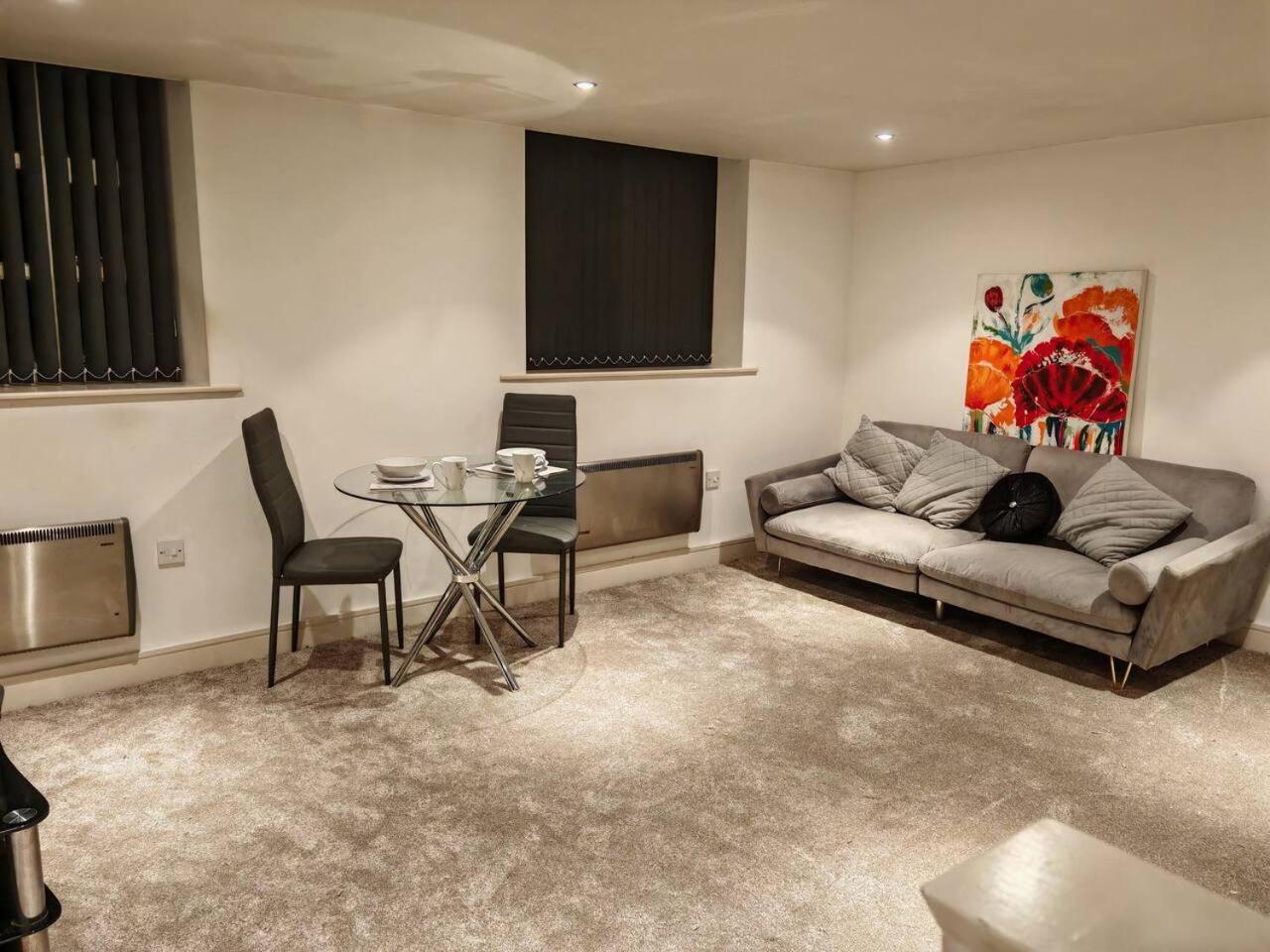 Lovely 1 Bedroom Apartment With Free Parking & Gym Kirkburton エクステリア 写真